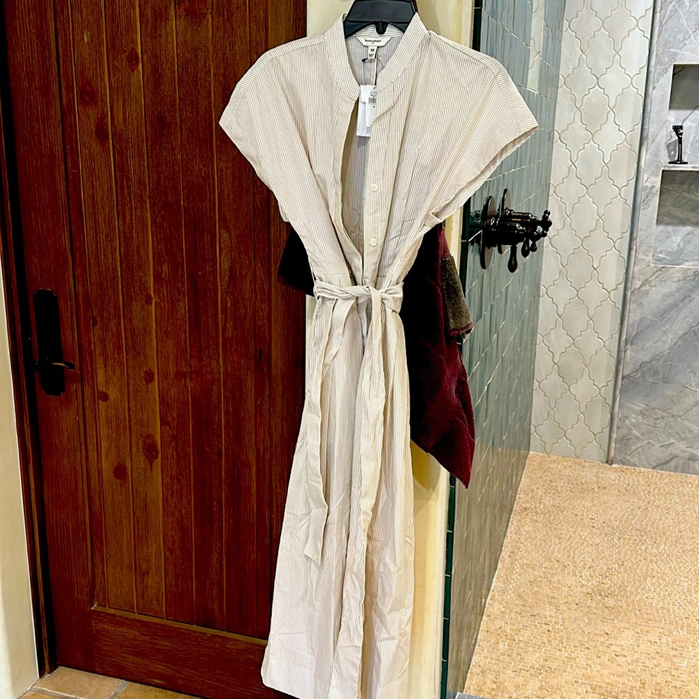 Banana Republic shirt dress. Never worn xs